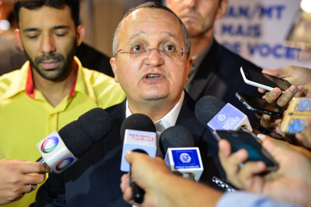 O governador Pedro Taques (PSDB), que ir a Braslia nesta tera-feira (22) discutir posicionamento quanto s multas da repatriao