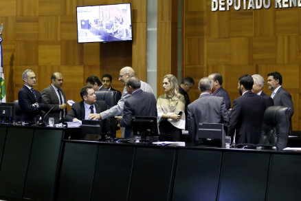 Os dois projetos foram aprovados em primeira votao nesta quarta
