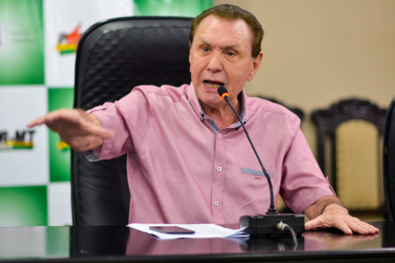O deputado federal Carlos Bezerra, que 
