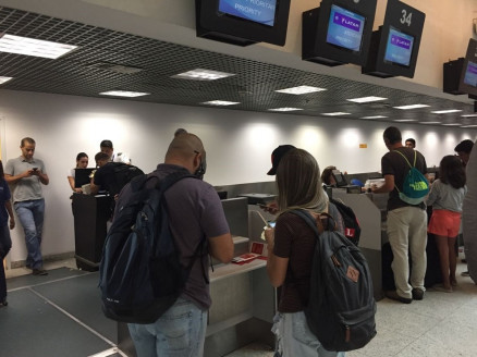  Passageiros tiveram aguardavam no balco da Latam no Aeroporto Santos Dumont, no Rio
