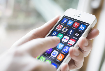 O app permite a navegao sem internet e sem bugs