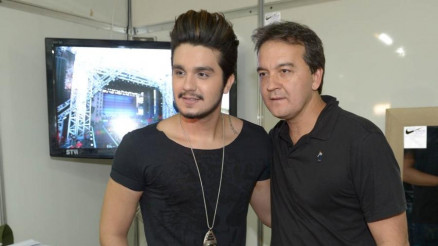 Luan Santana com seu pai Amarildo no Festival Villa Mix em Goinia 