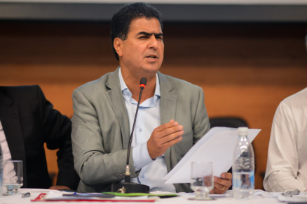 O prefeito da Capital, Emanuel Pinheiro (PMDB), exonerou servidores com grau de parentesco com secretrios municipais