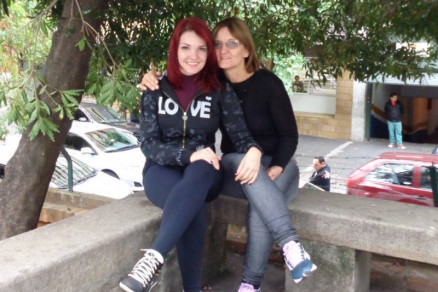 Mara Panas (esq.) e sua me, Maria Hilda Panas (dir.) foram sepultadas nesta segunda-feira (23), em um cemitrio de Juna