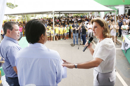 A prefeita de Vrzea Grande Lucimar Campos discursa durante o evento