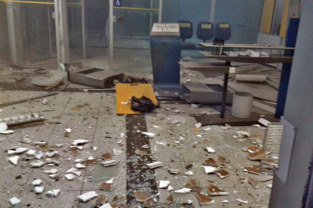 Agncia do Banco do Brasil em Comodoro, completamente destruda