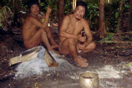 ndios Tyku e Mond-i vivem isolados em terra indgena em Mato Grosso