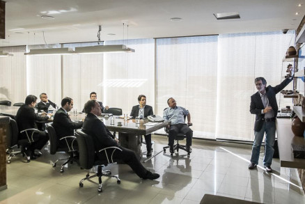 Governador Pedro Taques, durante reunio com presidente do TJ
