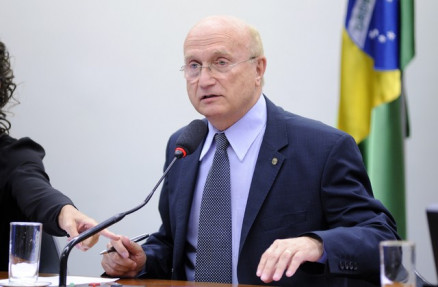  Ex-ministro da Justi�a afirma que senador A�cio Neves(PSDB) tentou interferir na Lava Jato 