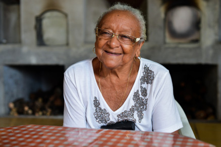 Dona Eullia comeou a fazer chipas e bolos de arroz para ajudar famlia
