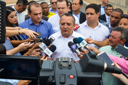 O governador Pedro Taques: alfinetada em Janaina