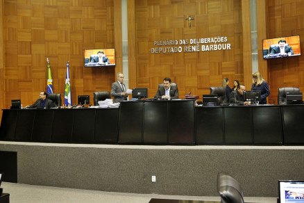 Oscar Bezerra plenário vazio