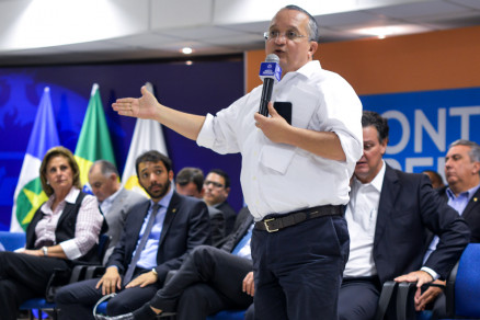 O governador Pedro Taques, durante encontro com prefeitos de MT