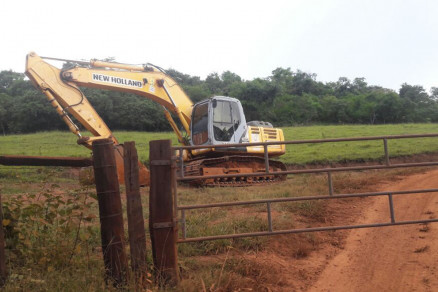 Mquina encontrada em uma rea particular em Jaciara
