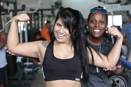 Nen�m e a mulher, Thais Baptista, posam em academia 