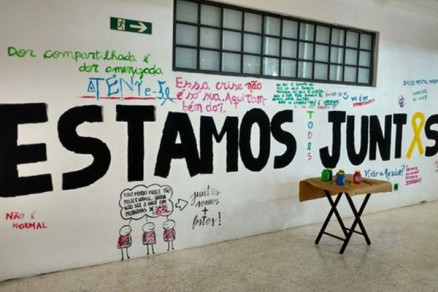Painel pintado por alunos do 4 ano de medicina da USP no subsolo da faculdade; turma registrou trs tentativas de suicdio nas ltimas semanas