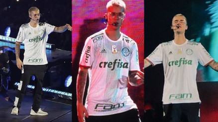 Justin usa camisa do Palmeiras durante o show