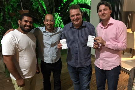 O maior prmio da histria de Mato Grosso saiu para 19 apostadores de Jaciara, entre eles Alexandre Russi ( direita)