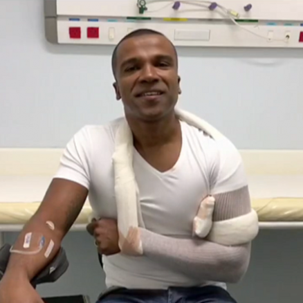 Cantor Alexandre Pires fala sobre acidente em vdeo