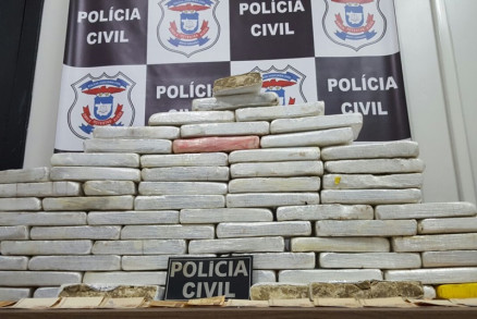 Mais de 65 quilos de pasta base de cocana avaliados em aproximadamente R$ 1 milho foram apreendidos