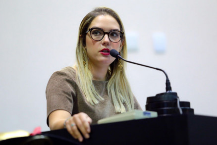 A deputada Janana Riva, que apresentou projeto que beneficia deficientes visuais