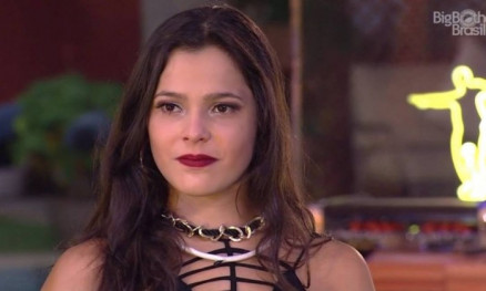 Emilly Arajo leva um no como resposta