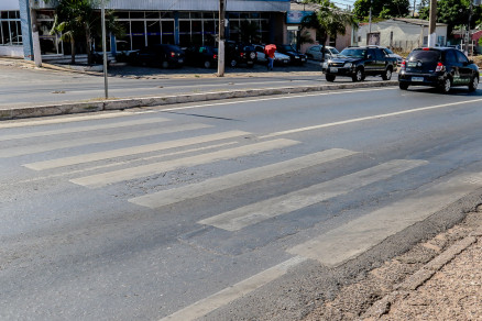As faixas de pedestres sem semforo e as faixas livres na Fernando Corra tm dividido opinies dos motoristas