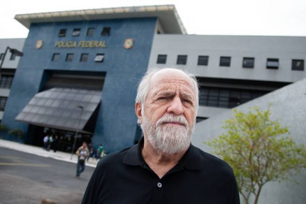 Ator Ary Fontoura como Lula