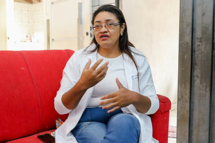 A psicloga Jane Cssia Barbosa trabalha atendendo autistas e suas famlias