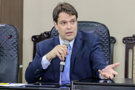 O secretrio de Fazenda, Gustavo de Oliveira: teto  melhor resposta