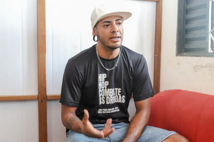 O tatuador Nilton Valente Costa, que est h trs anos livre das drogas