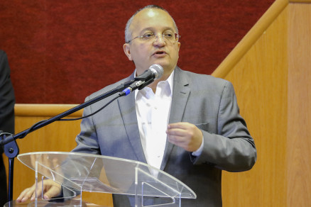 O governador Pedro Taques, que rebateu crticas  sua gesto 