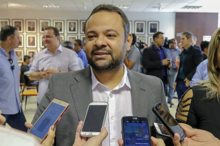 O chefe da Casa Civil, Jos Adolpho, que tambm assina o ato de exonerao