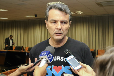 O presidente do Sindicato dos Servidores P�blicos da Sa�de e Meio Ambiente (Sisma-MT), Oscarlino Alves