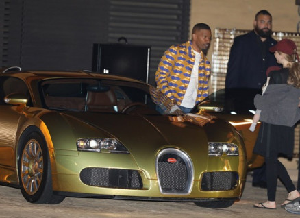 Jamie Foxx com Bugatti dourado de 2 milhes de dlares