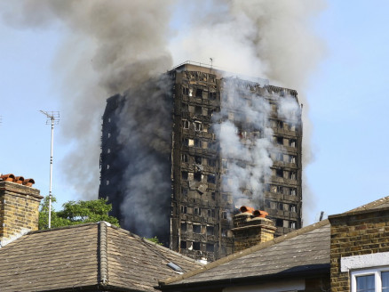  Incndio destri prdio residencial em Londres