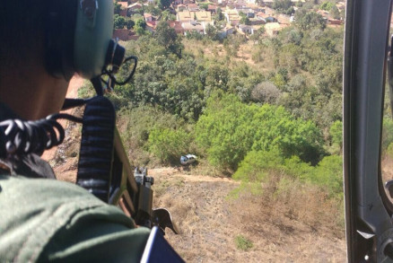 Policiais em helicptero flagraram carro abandonado