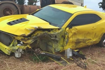 Veculo ficou parcialmente danificado na frente aps a coliso