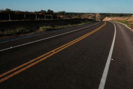 A pavimentao de 38 km da rodovia estadual MT-240, conectando por asfalto os municpios de gua Boa e Nova Nazar