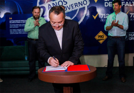 A assinatura do decreto ocorreu no stand do Governo na 53� Exposi��o Agropecu�ria de Cuiab�