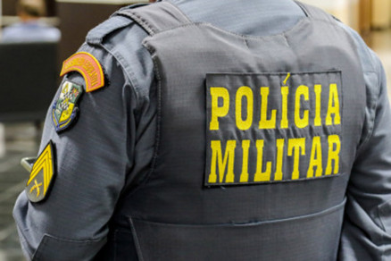 Suspeito segue foragido ap�s pular muro e fugir pelo matagal