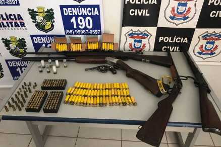 Foram apreendidas cinco armas, sendo quatro longas do tipo espingardas e um rev�lver calibre 38