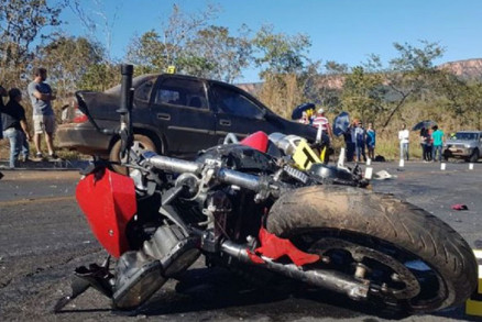 O acidente foi entre uma motocicleta BMW e um Classic, perto da Salgadeira, na MT-251