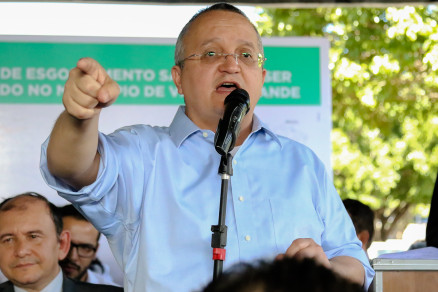O governador Pedro TAques, que rebateu crtica de presidente da Assembleia 