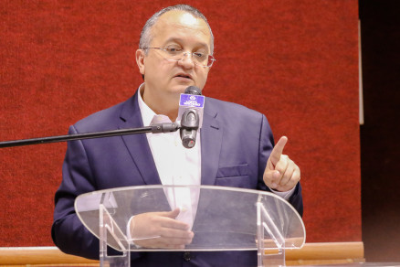 O governador Pedro Taques, que confirmou suspens�o nos repasses 