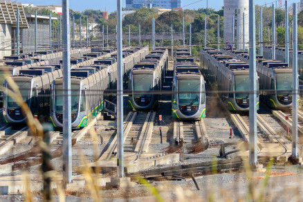 Vages do Veculo Leve sobre Trilhos, cujas obras esto paradas