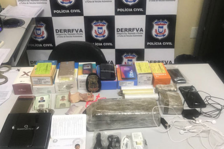 Material apreendido pela Polcia Civil com os suspeitos, na noite de quinta-feira