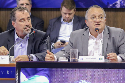 Presidente da Caixa, Gilberto Occhi, e o governador Pedro Taques: evento no Paiagus 