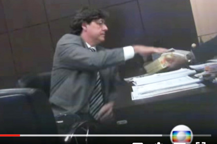 O procurador Alexandre C�sar, que foi filmado recebendo dinheiro