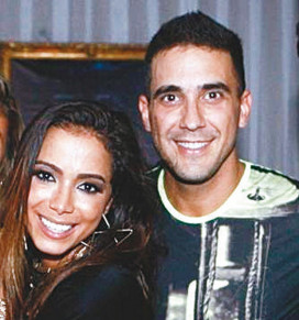 Andr Marques e Anitta se encontraram em especial dedicado  Chacrinha